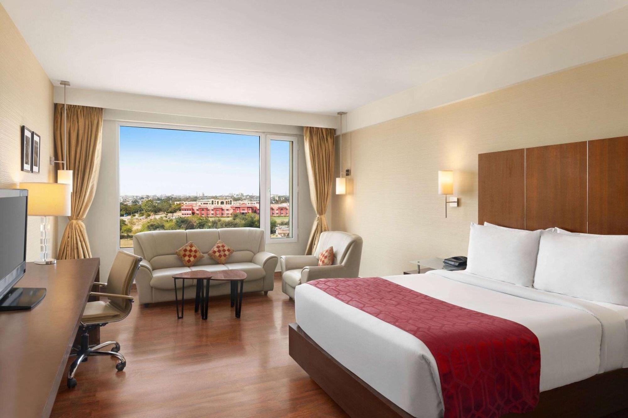 Отель Ramada By Wyndham Jaipur North Экстерьер фото