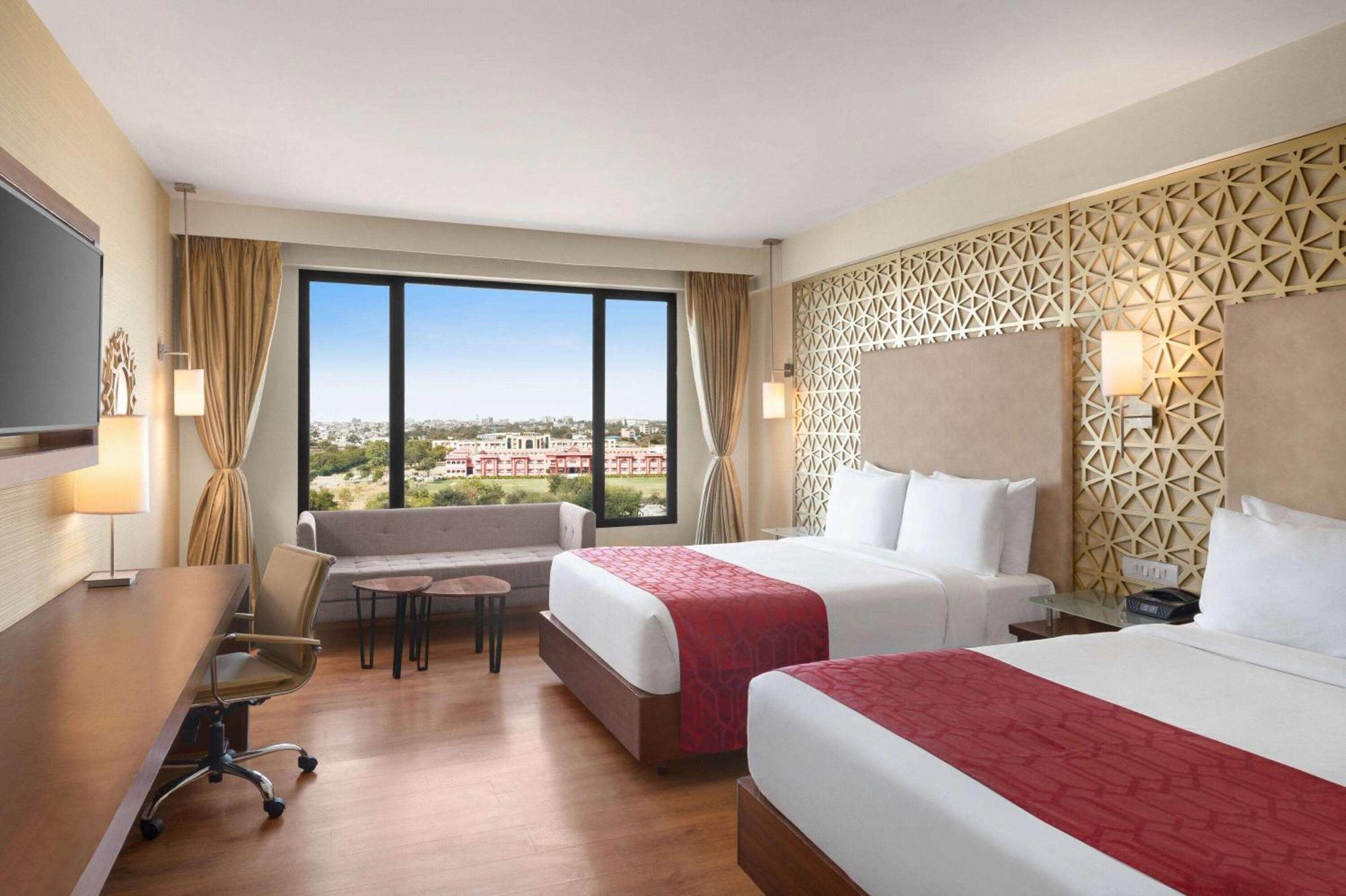 Отель Ramada By Wyndham Jaipur North Экстерьер фото
