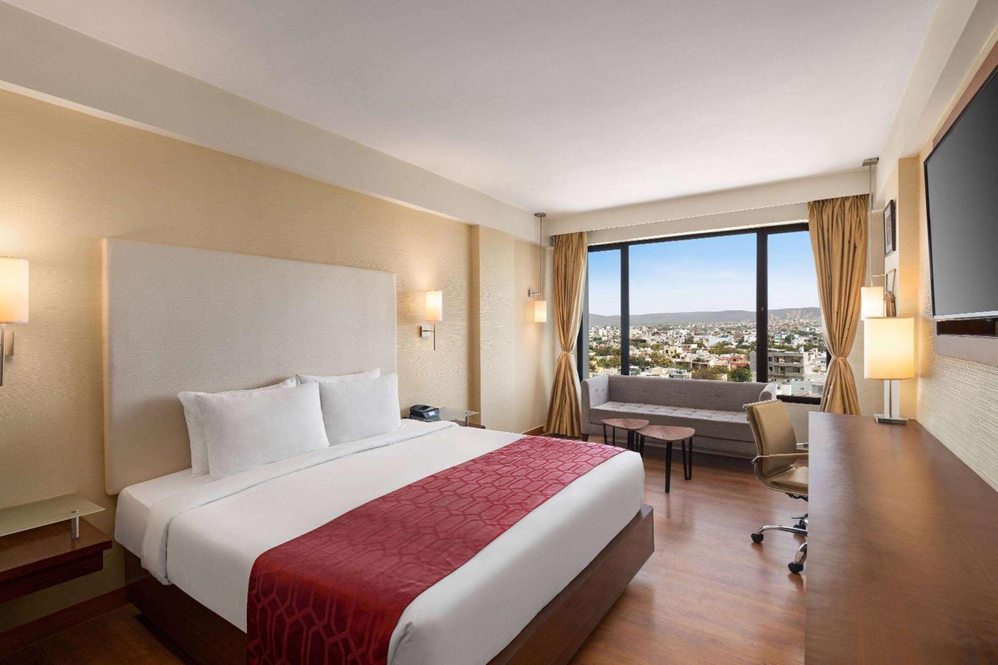 Отель Ramada By Wyndham Jaipur North Экстерьер фото